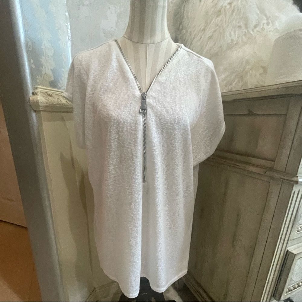 JOAN VASS Zipper Front V Neck Top!